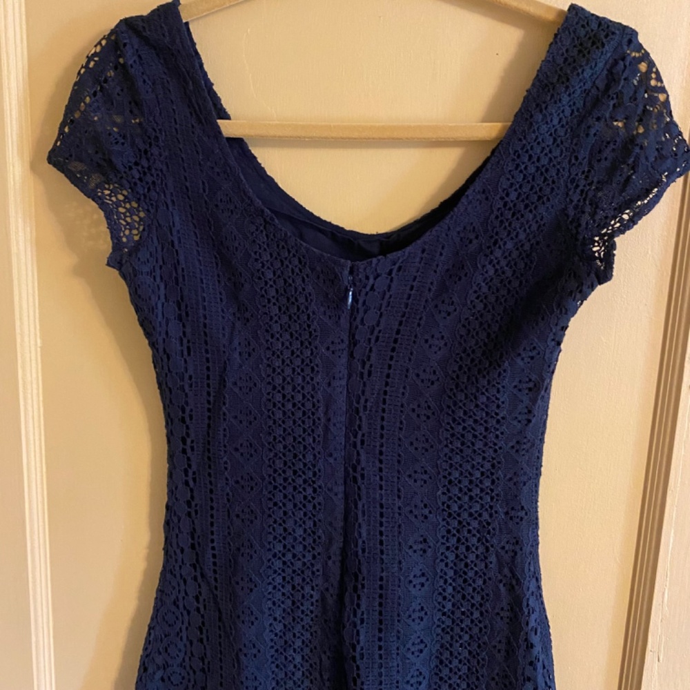 Navy Blue Lace U Neck Short Sleeve Mini Dress Hollister Sz 1 - Picture 2 of 10